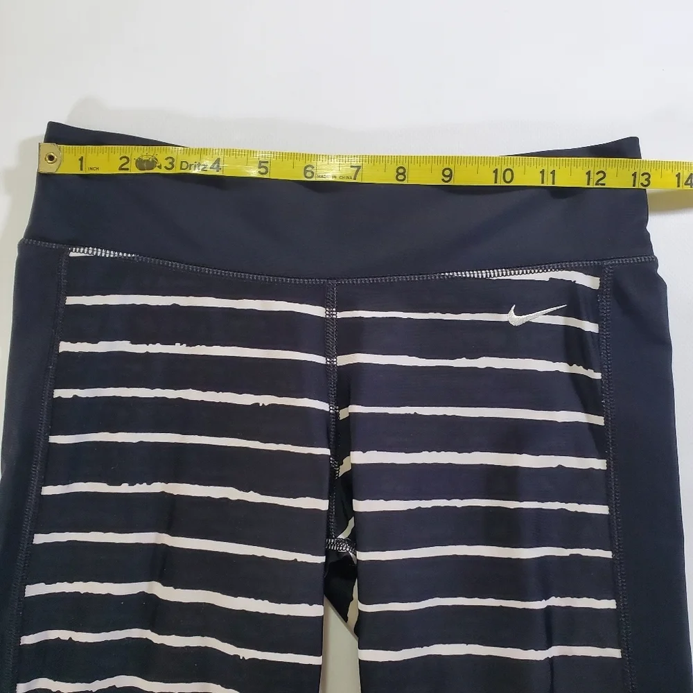 2447 * Nike Cropped Black White Stripe Compression Legging Pants Size S